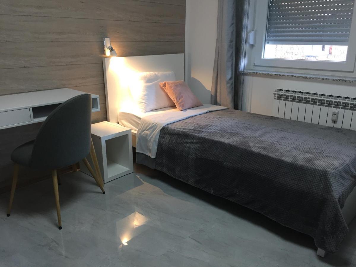 Apartman Sonas 2 With Free Private Parking Karlovac Exterior foto