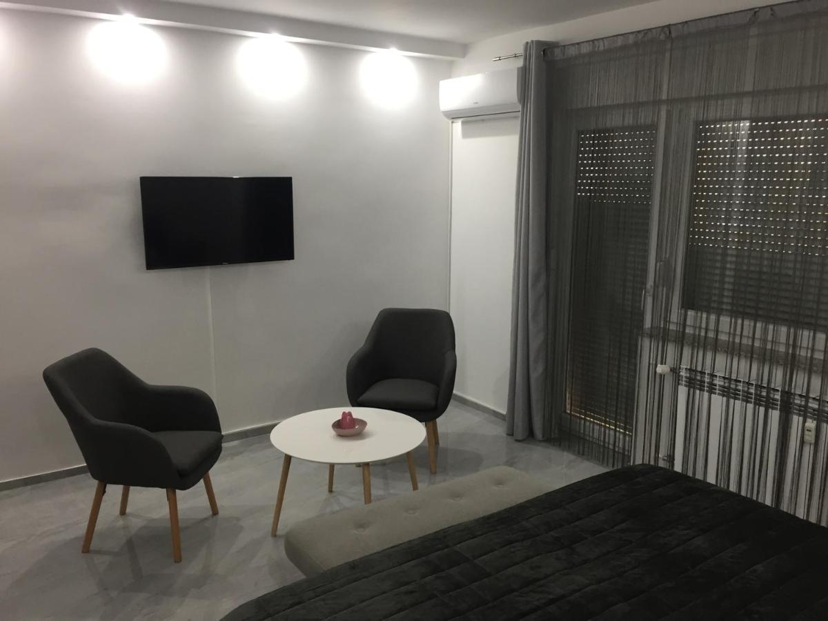 Apartman Sonas 2 With Free Private Parking Karlovac Exterior foto