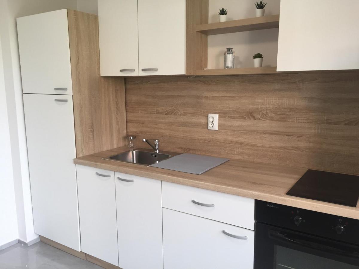 Apartman Sonas 2 With Free Private Parking Karlovac Exterior foto